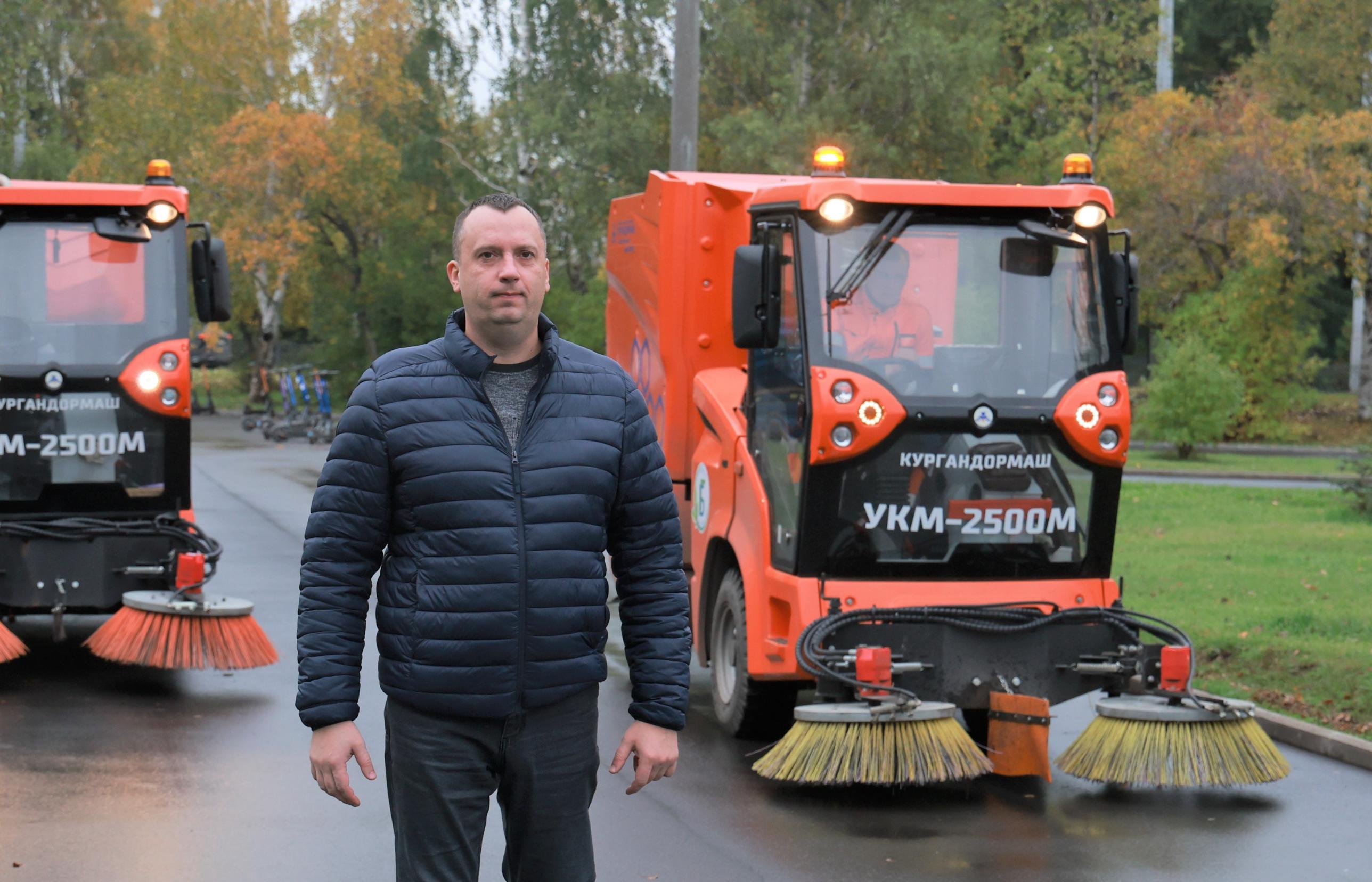 В Архангельске впервые приступили к уборке опавшей листвы, не дожидаясь  весны